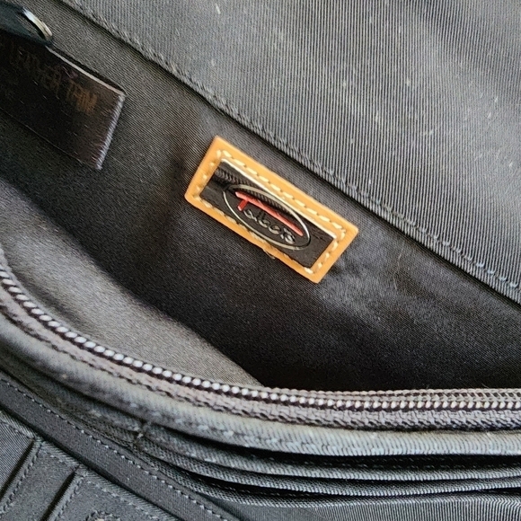 New Talbots Black and Tan Vinyl Leather Wallet - Picture 6 of 6